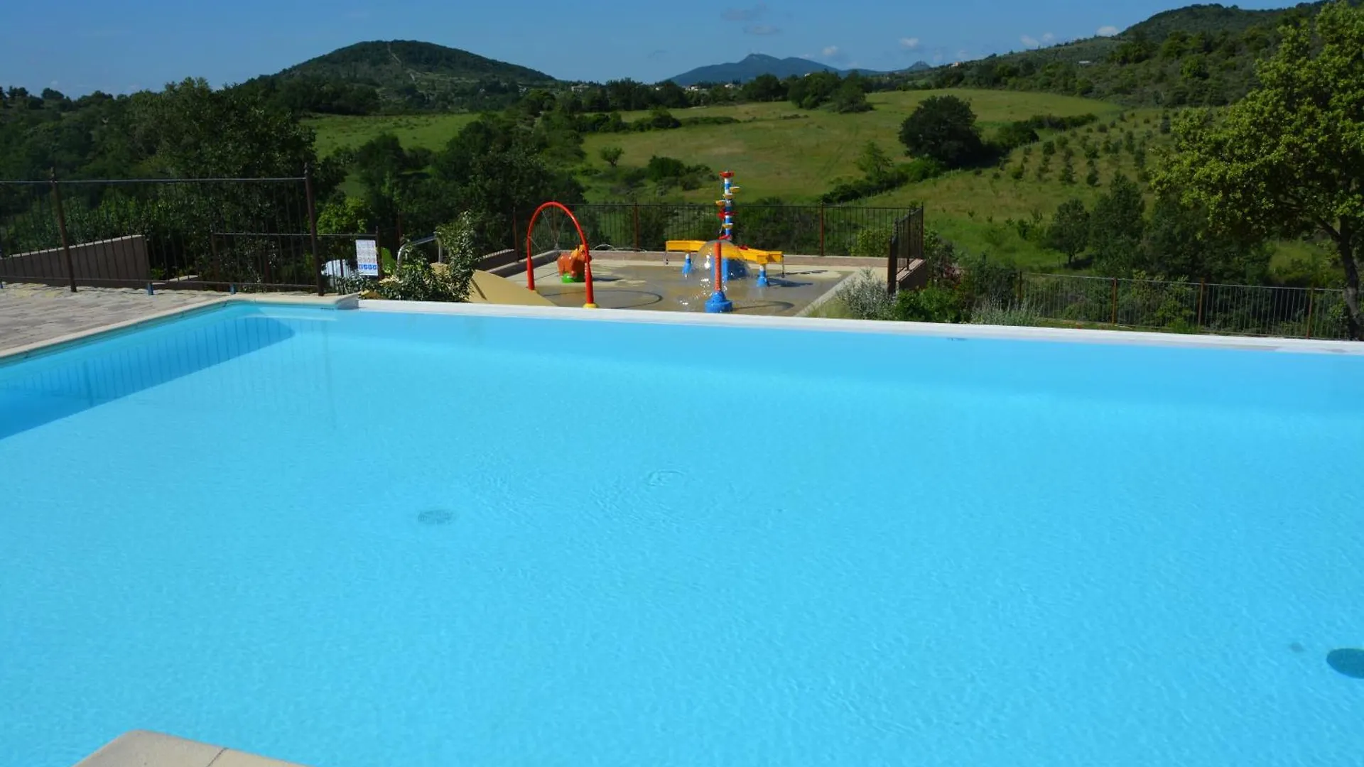 Domaine De Chadeyron Hotel Lagorce  France