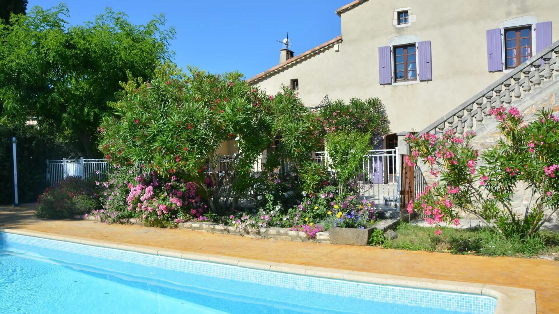 Domaine De Chadeyron Hotel Lagorce  France